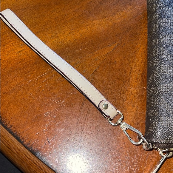 Michael Kors Wallet wristlet - Picture 5 of 9
